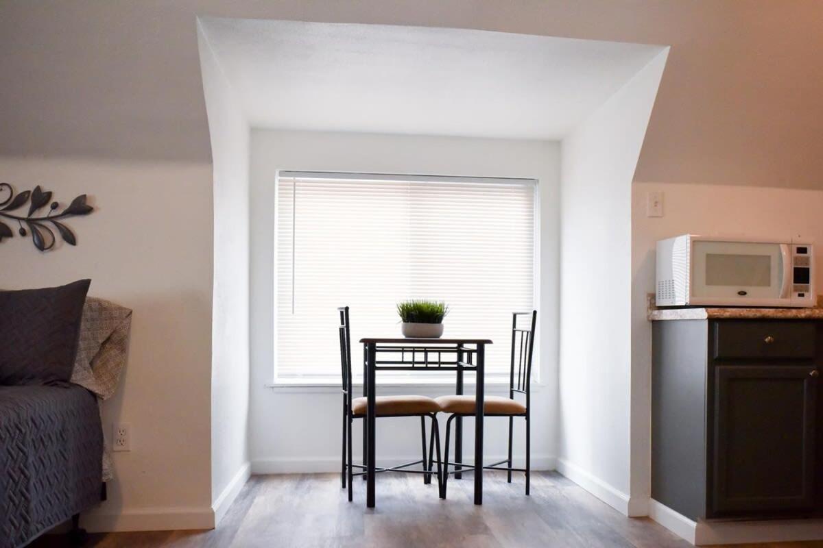 Unwind In A Bright Comfortable Apartment For 3 Pittsburgh Dış mekan fotoğraf